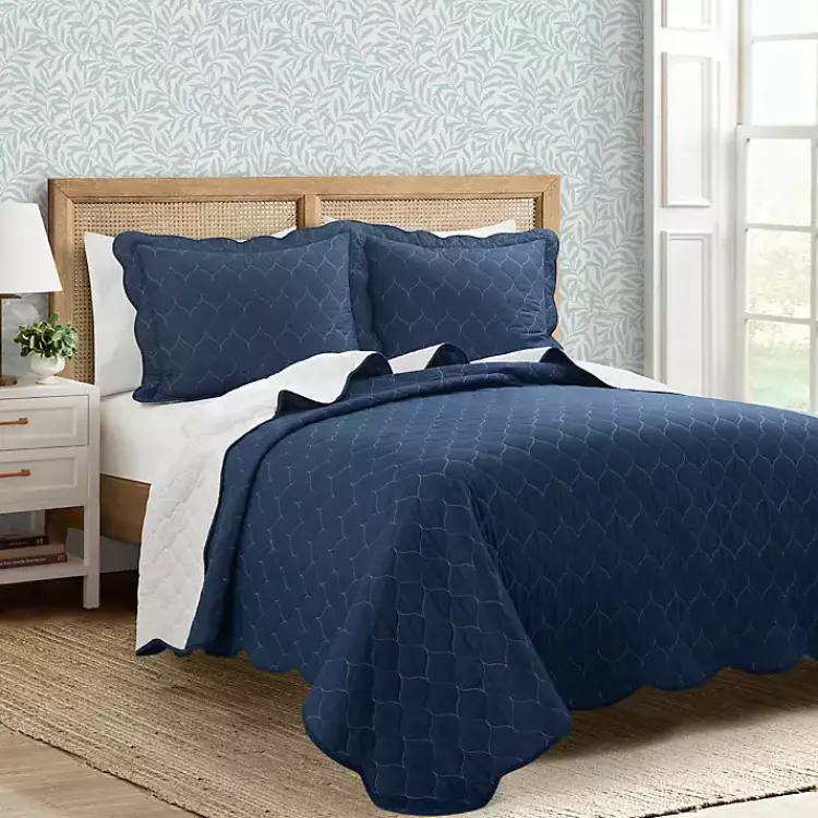 Quilts-Kirklands Home White and Navy Scallop 3-pc. Full/Queen Quilt Set